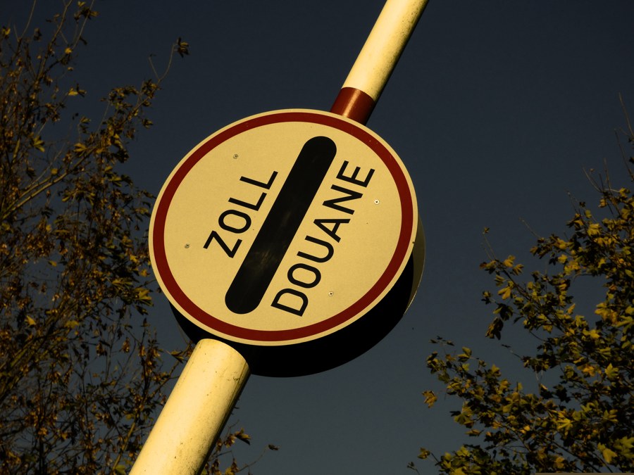 Zoll Douane border customs sign